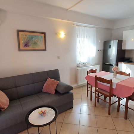 Apartment Nevenka クルク エクステリア 写真
