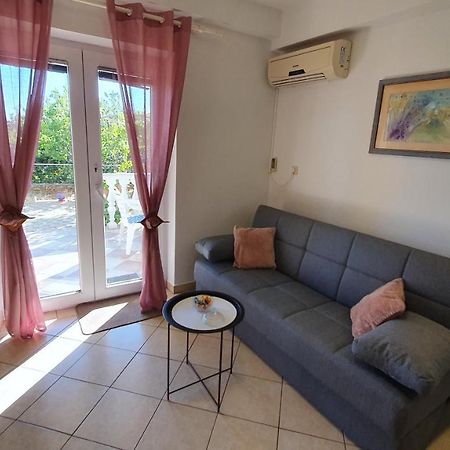 Apartment Nevenka クルク エクステリア 写真