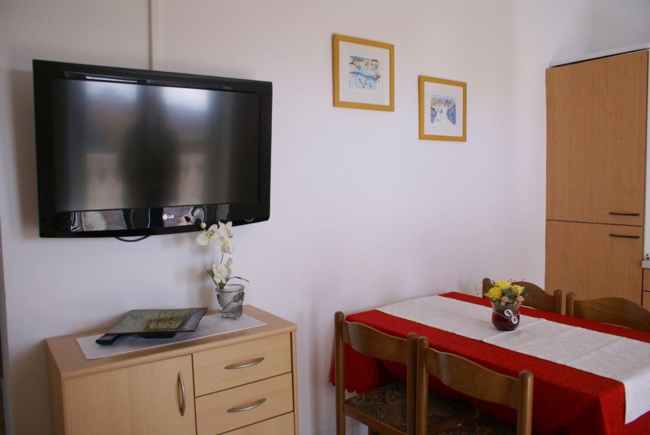 Apartment Nevenka クルク エクステリア 写真