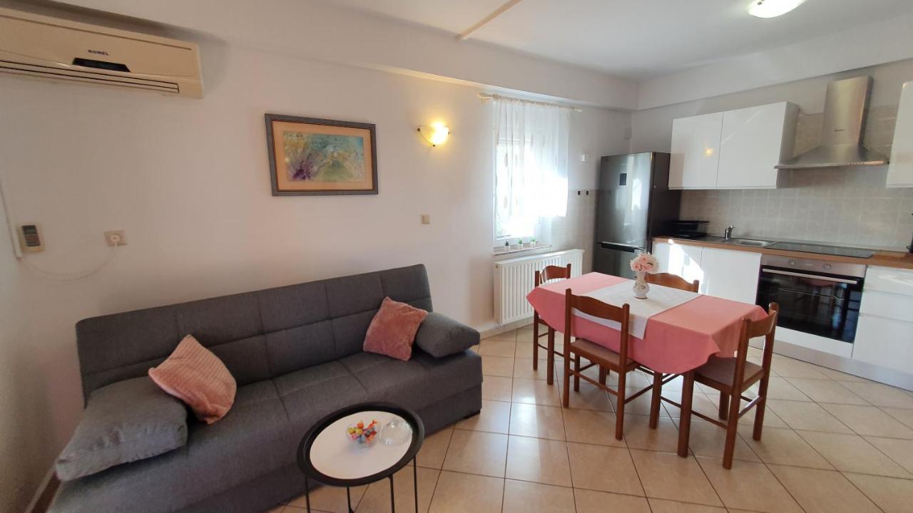 Apartment Nevenka クルク エクステリア 写真