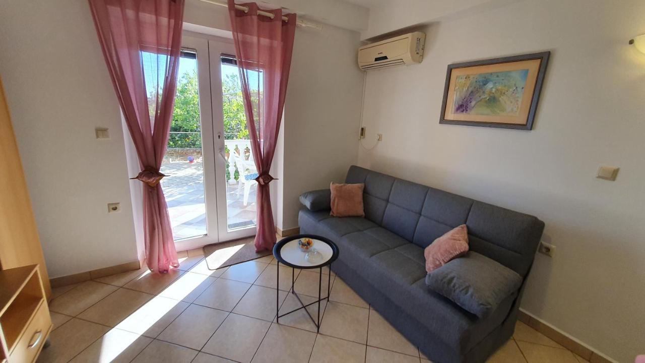 Apartment Nevenka クルク エクステリア 写真