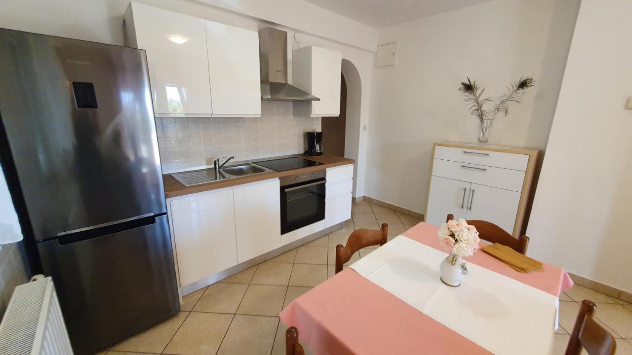 Apartment Nevenka クルク エクステリア 写真