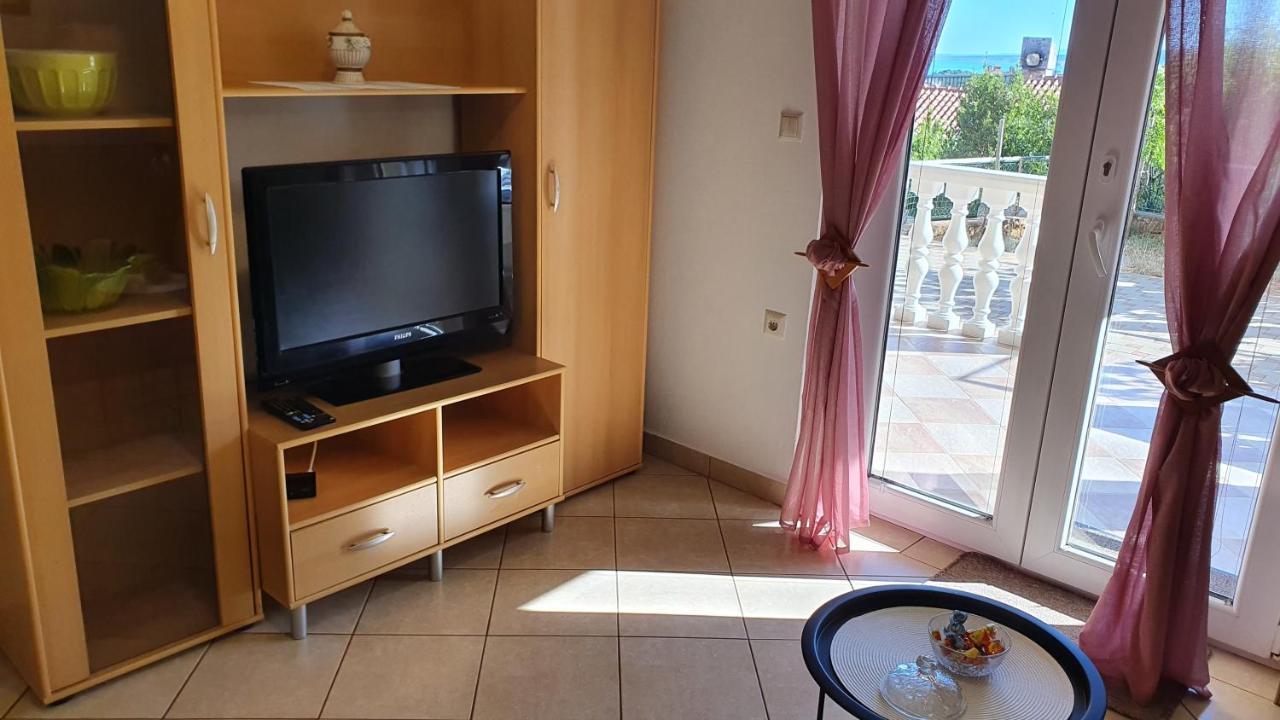 Apartment Nevenka クルク エクステリア 写真
