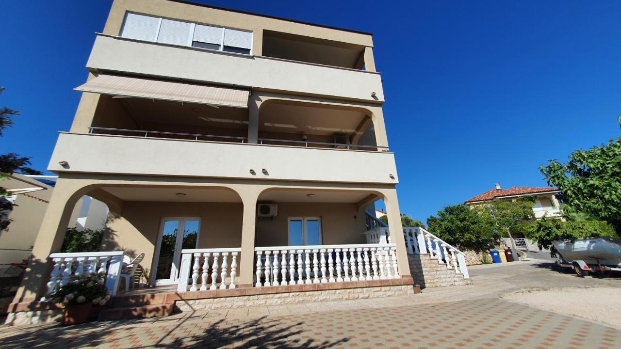 Apartment Nevenka クルク エクステリア 写真