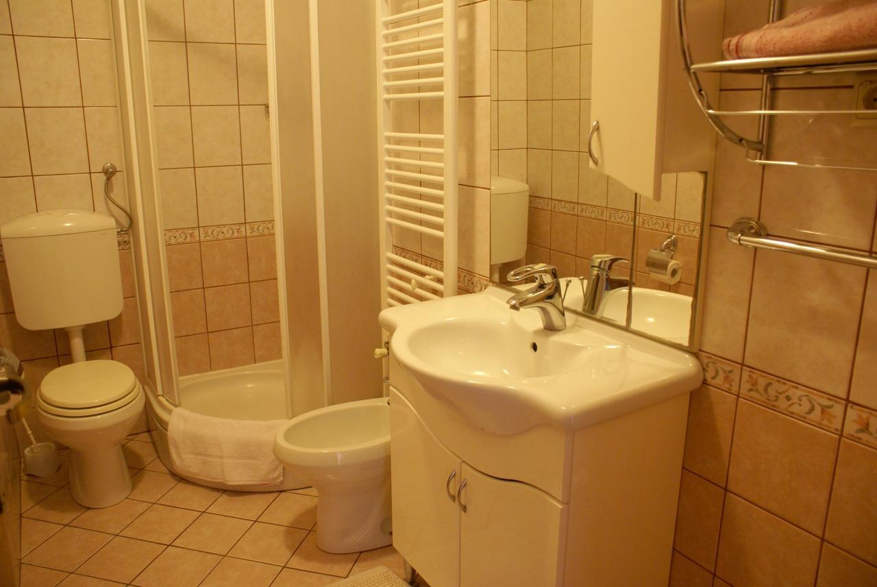 Apartment Nevenka クルク エクステリア 写真